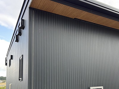 沖縄県H様邸金属サイディング工事完了写真